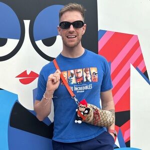 Vintage Thrifted Disney Incredibles Disneyland Shirt